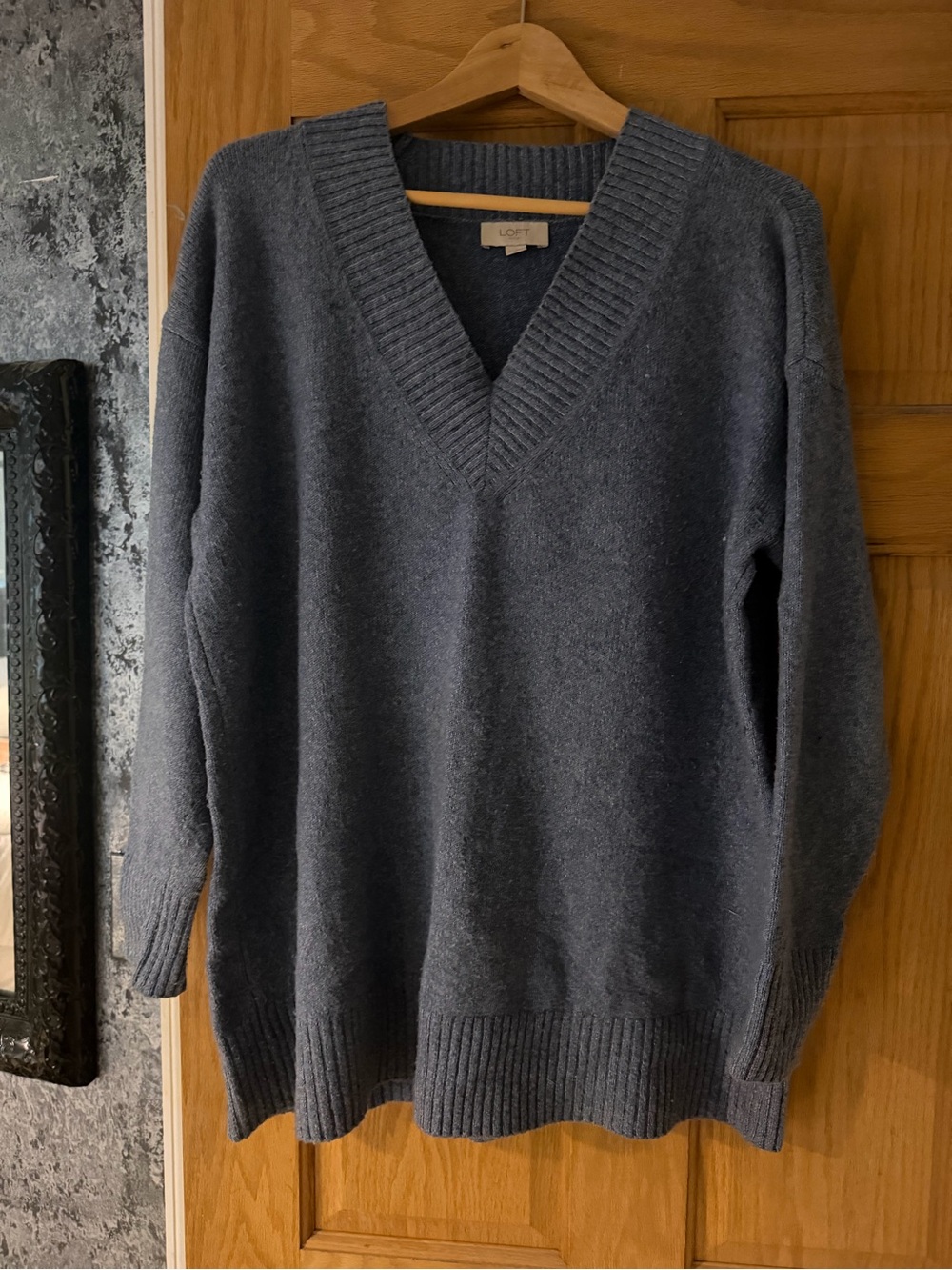LOFT Men's V-Neck Sweater - Charcoal